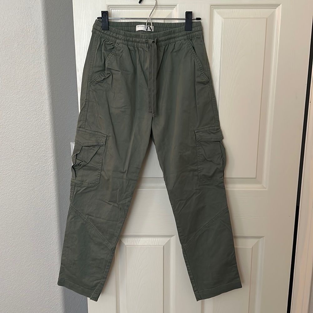 Cotton On olive green cargo pants (size 6)
